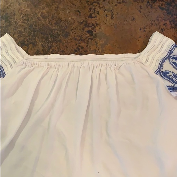 Ladies off the shoulder top - Picture 3 of 8